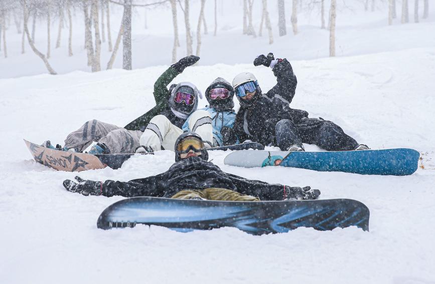 萬龍最新雪圖揭秘冬季運(yùn)動(dòng)勝地全新面貌