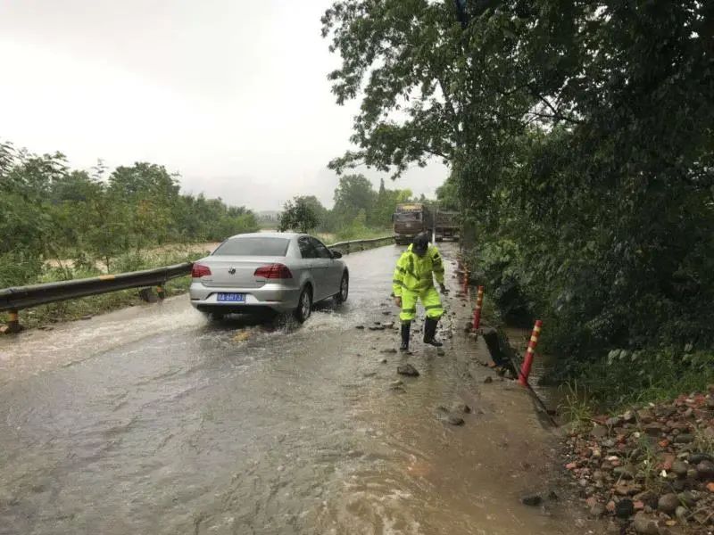 彭州大暴雨最新情況報告更新，暴雨影響及應對措施分析